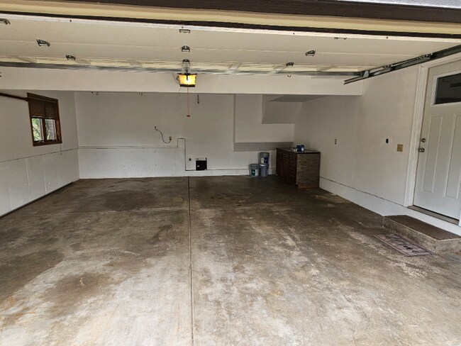 Building Photo - 11044 River Oaks Ln E