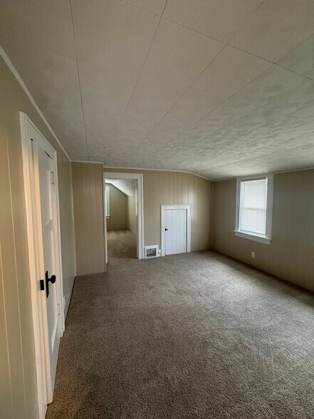 Building Photo - 1601 S 65th St