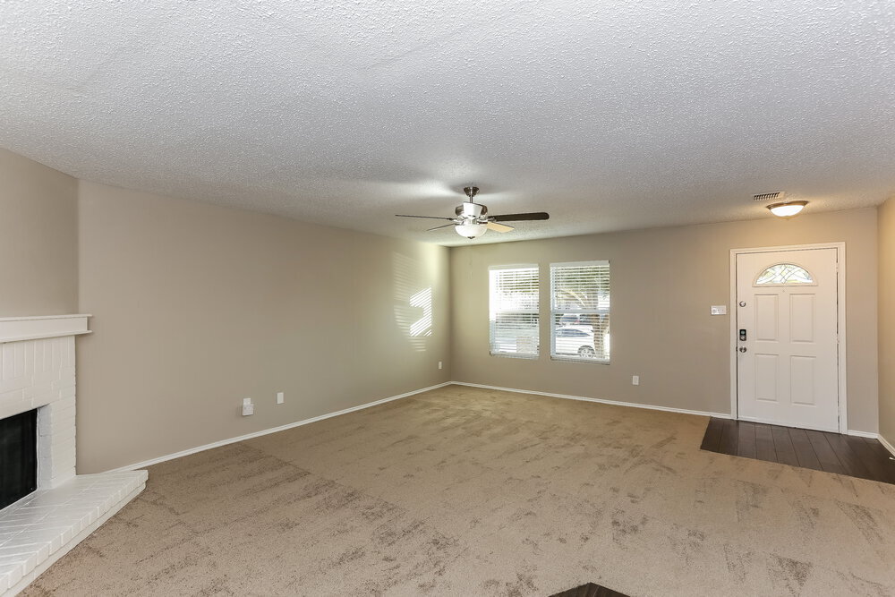 Building Photo - 947 Medina Dr