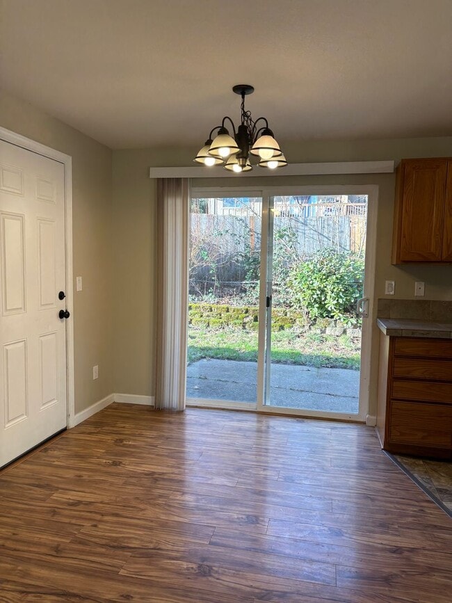 Building Photo - Located in a Desirable Area in Wilsonville 2 Bedroom Unit in a 4 Plex