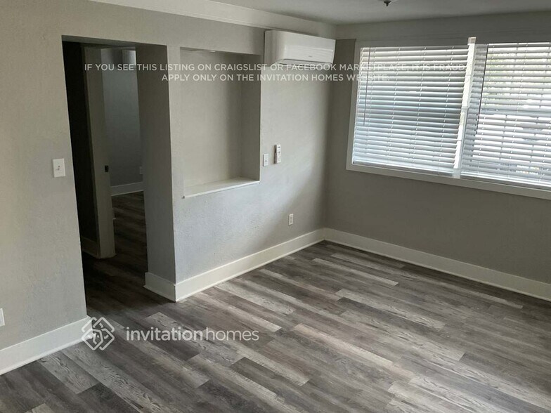 Building Photo - 450 Iris Rd