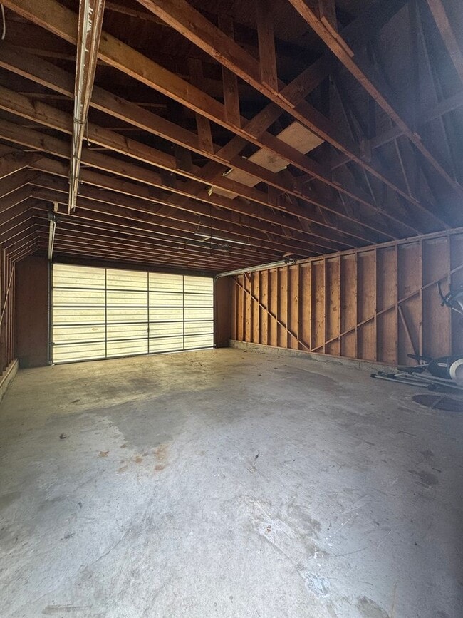 Building Photo - Charming 3 Bed Rental in Prime Location