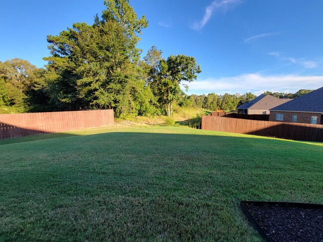 Building Photo - 362 Sydney Dr S