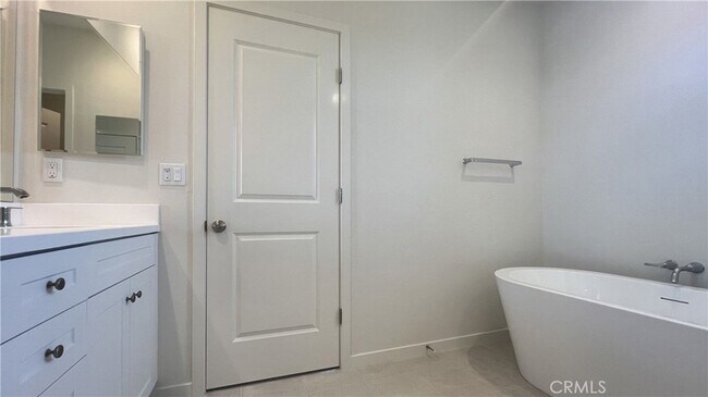 Building Photo - 110 Sunnyside