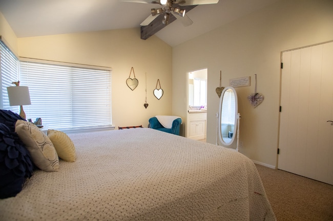 Building Photo - Janin Acers - Pool - Pet Friendly - FURNISHED OR UNFURNISHED