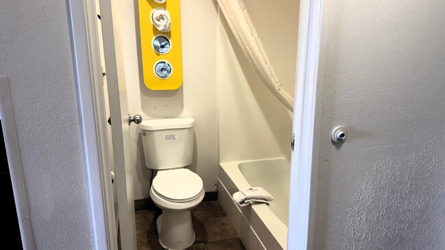 Building Photo - Motel 6- East Side