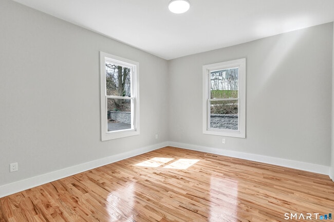 Building Photo - 10-12-12 Perry Hill Rd