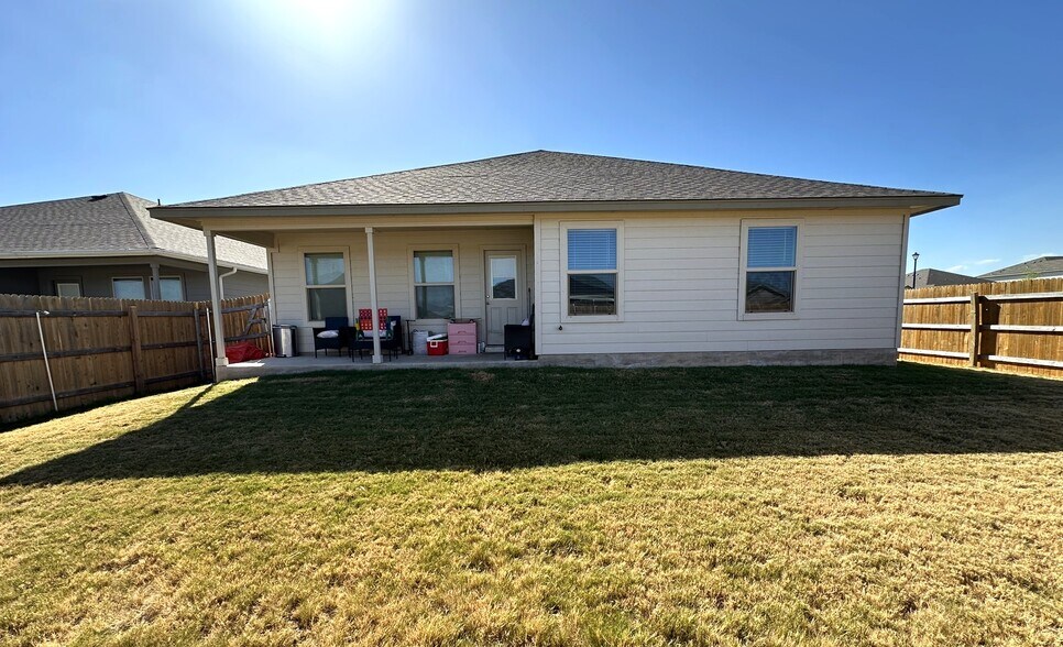 Building Photo - 1201 Lindsey Dr