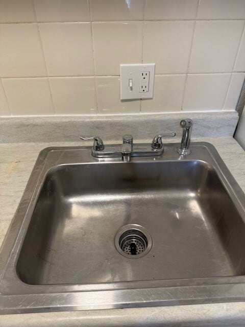 Building Photo - 10 Crescent Dr