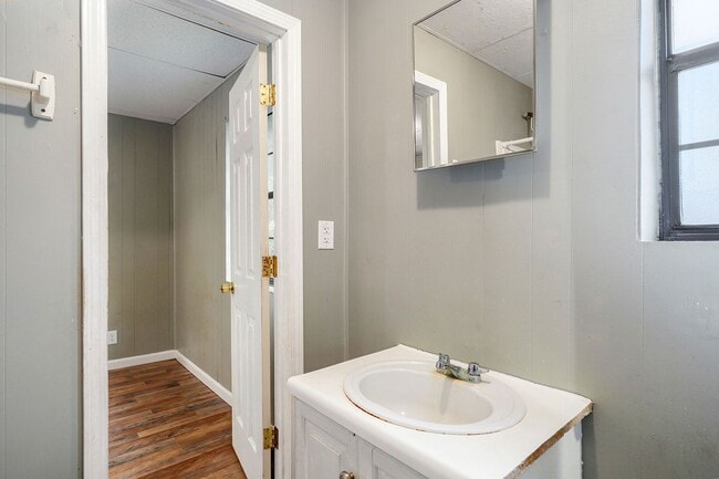 Building Photo - Charming and Updated Home on a Quiet Stree...