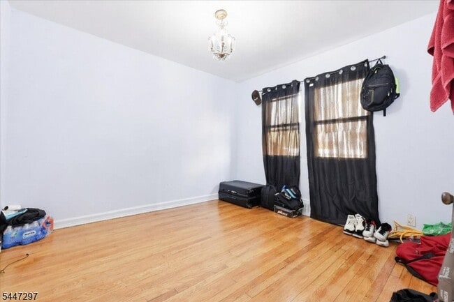 Building Photo - 409 Tryon Ave