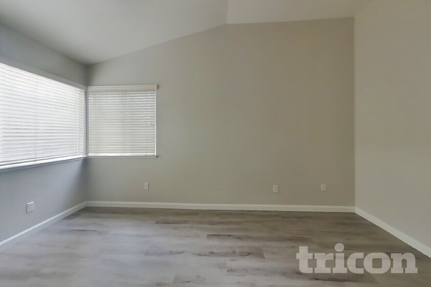 Building Photo - 1436 Northwood Dr