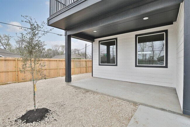 Building Photo - 8220 Bonaire St