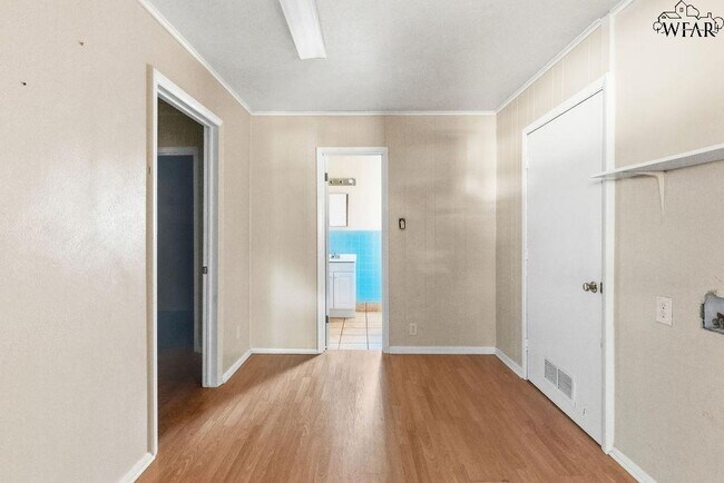Building Photo - 4202 Meadowbrook Dr