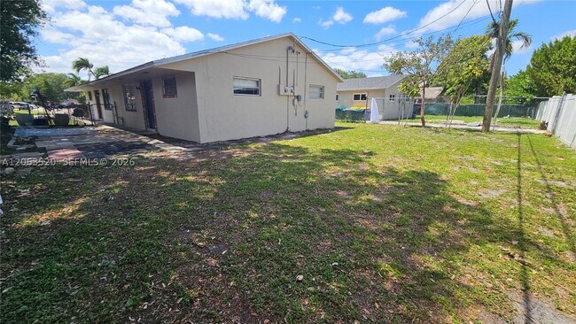 Building Photo - 5030 SW 26th Ave