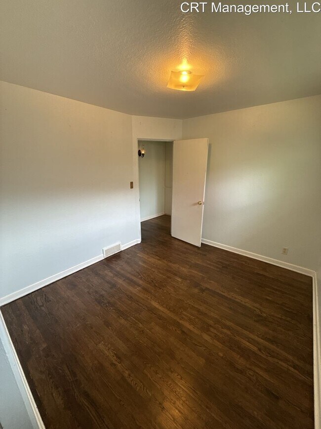 Building Photo - Charming 2-Bedroom Duplex in the Heart of ...
