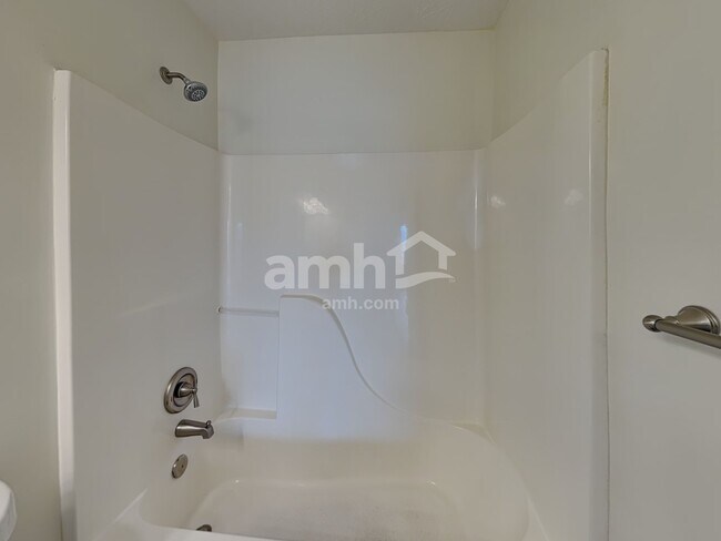 Building Photo - 10248 Meadow Glen Dr