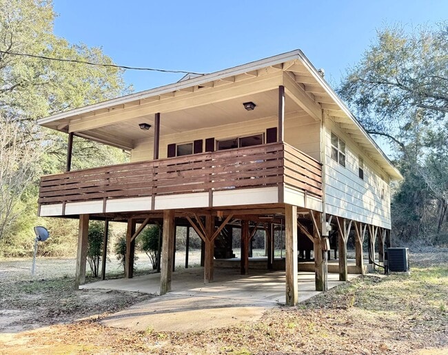 Building Photo - Charming 2-Bedroom Cottage On 1.25 Acres