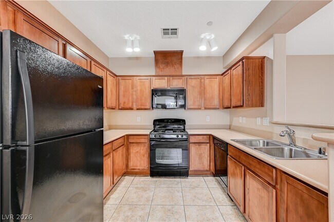 Building Photo - 6868 Sky Pointe Dr