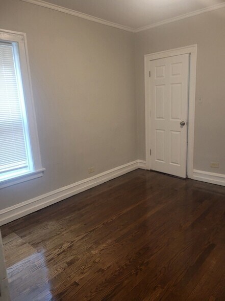 Building Photo - 7918 S Essex Ave