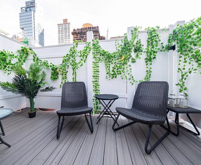 Building Photo - 328 E 74th St