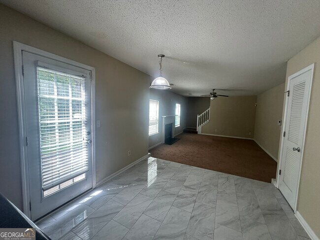 Building Photo - 5622 Platte Dr