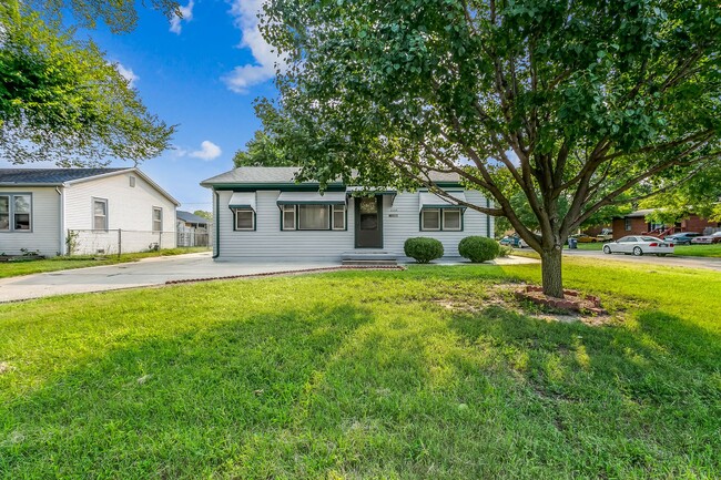 Building Photo - Updated 3 Bedroom Home with New Windows!