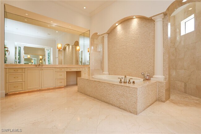 Building Photo - 823 Cassena Rd