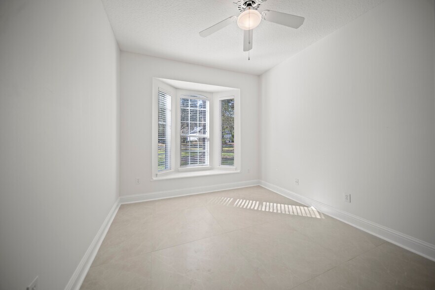 Building Photo - 10061 Vineyard Lake Rd E