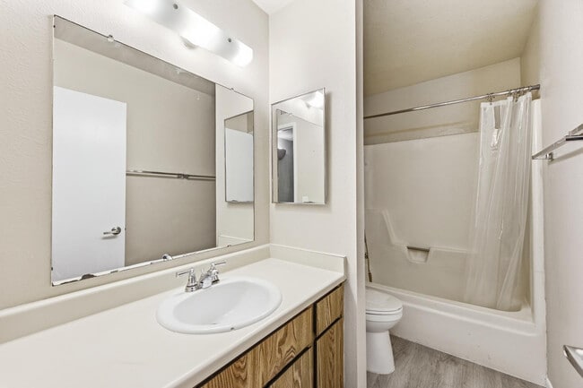 Building Photo - 1814 W Village Way