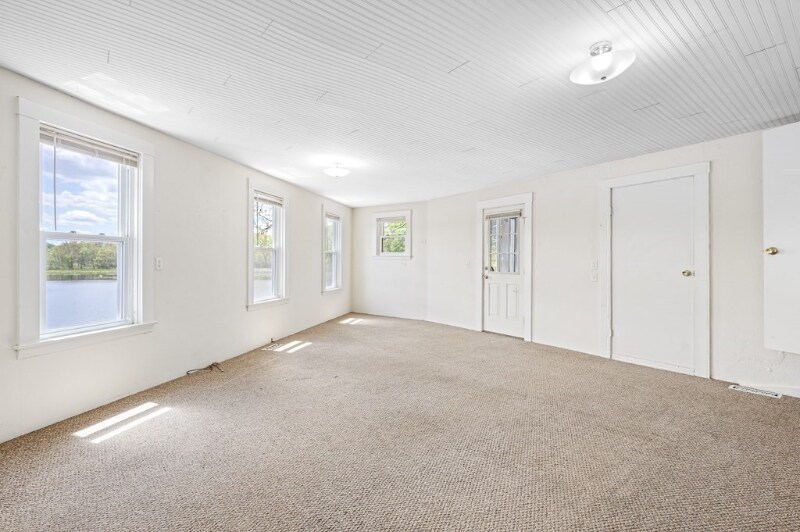 Building Photo - 98 Linwood St