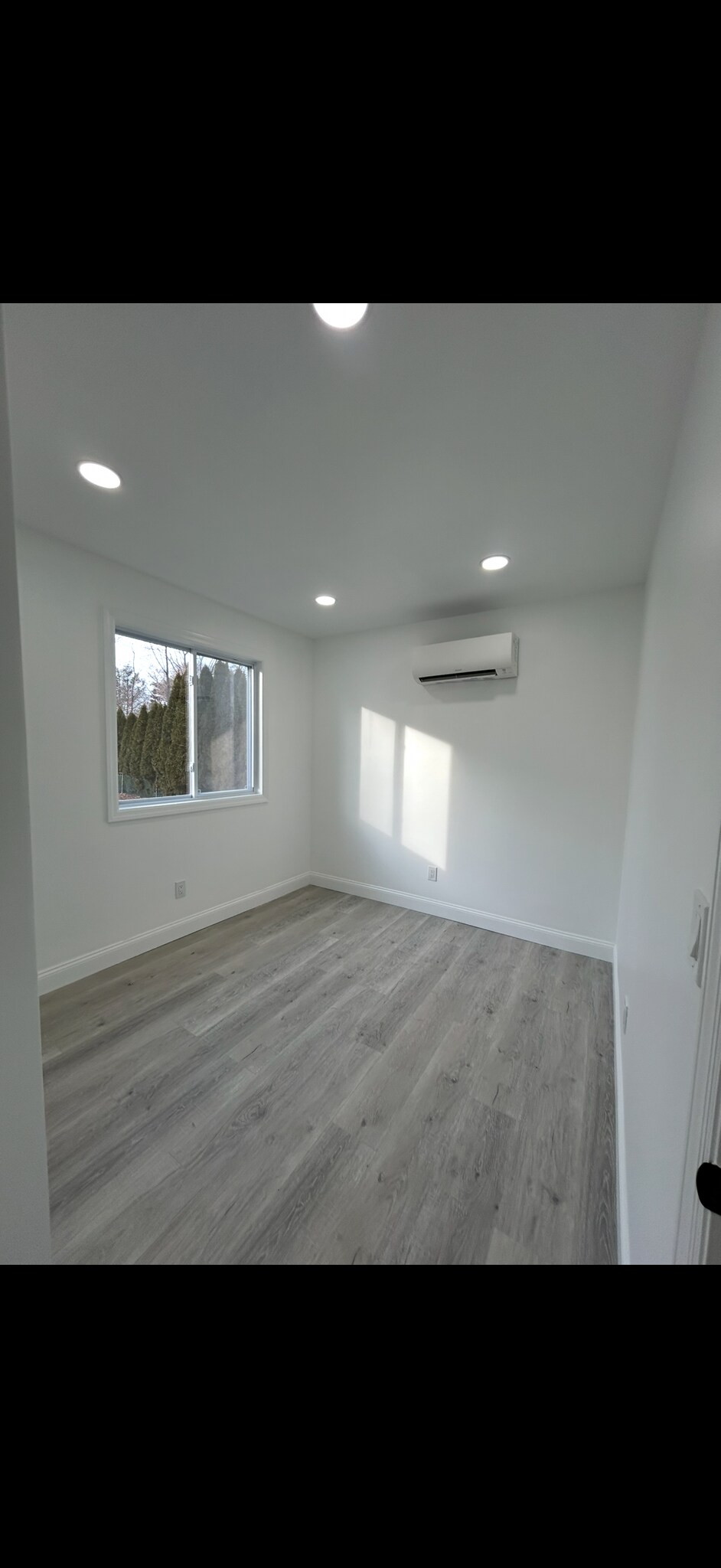 Building Photo - 343 Town Line Rd