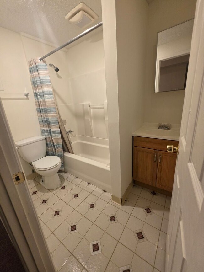 Building Photo - 558 Windsong Dr