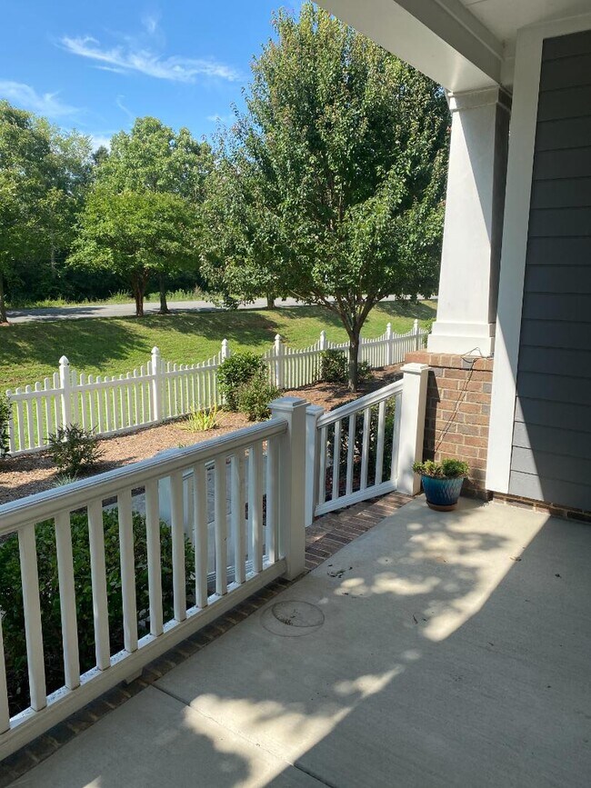 Building Photo - 4221 Courtly Ln