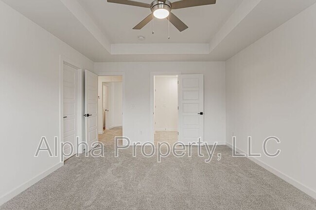 Building Photo - 1218 Westgate Vlg Dr