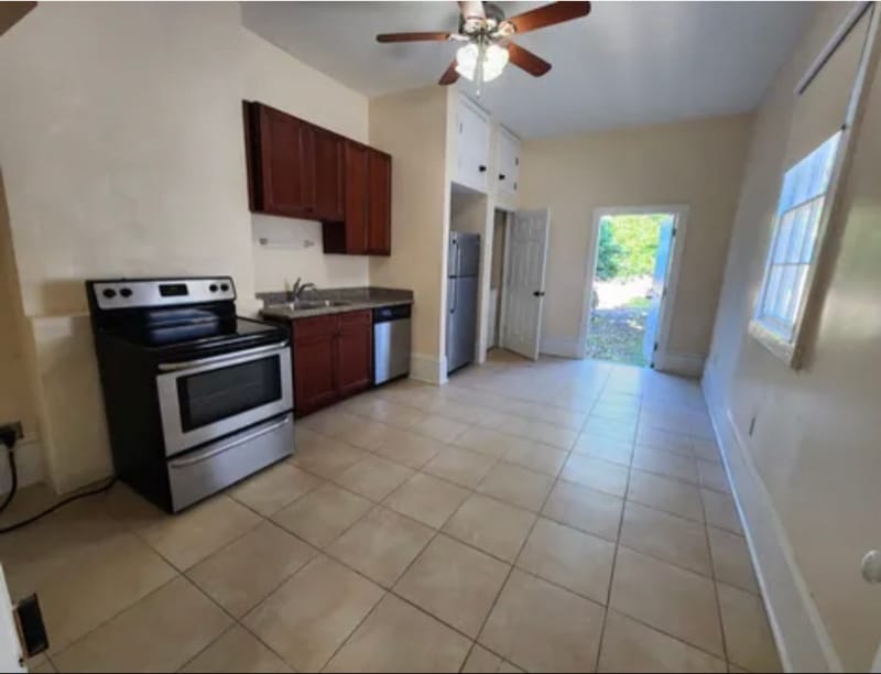 Building Photo - 2921 Annunciation St