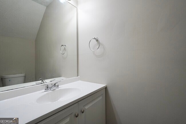 Building Photo - 5702 Wells Cir