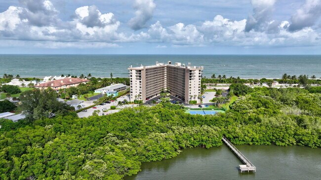 Building Photo - 801 S Ocean Dr