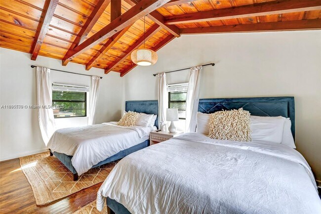 Building Photo - 991 NE 82nd St