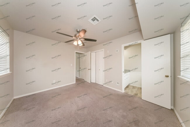 Building Photo - 3821 Rosewood Ct