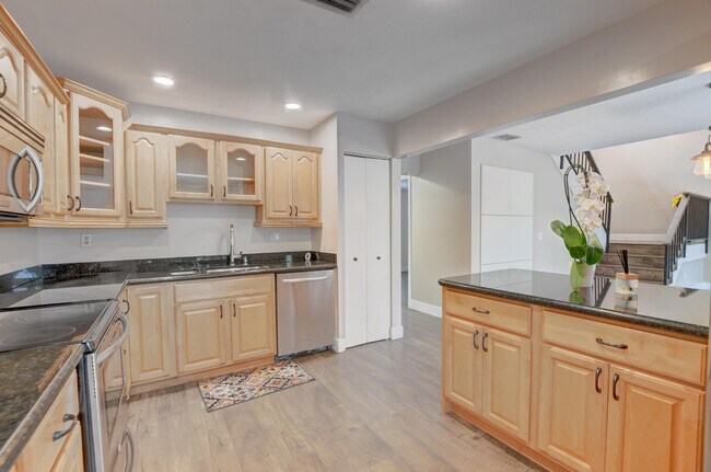 Building Photo - 6165 Belleza Ln