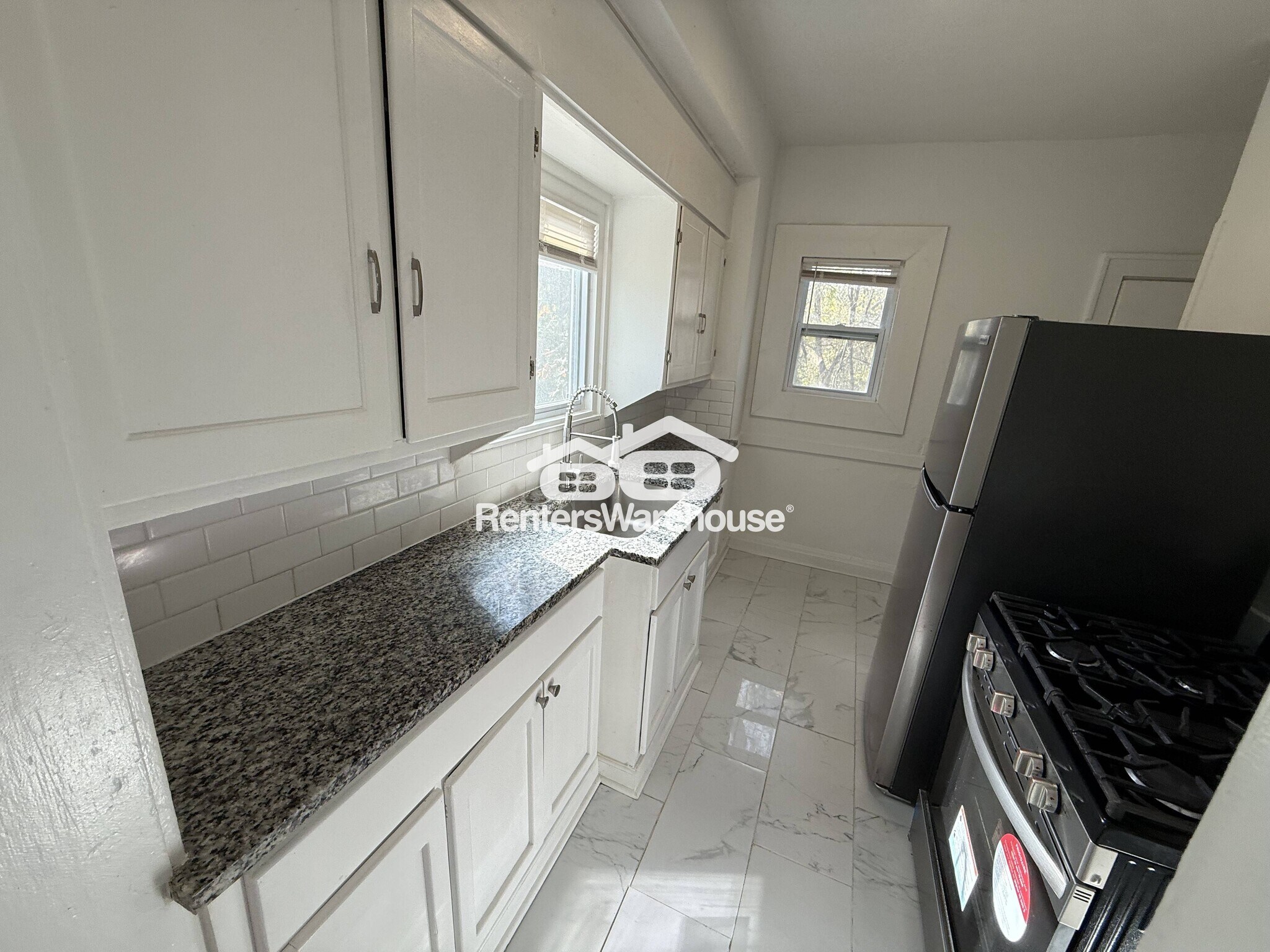 Building Photo - 4434 Park Ave