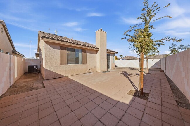 Building Photo - Beautiful Single-Story Home on an Oversized Corner Lot in Silverado Ranch — No HOA!