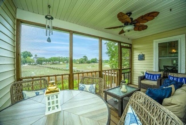 Building Photo - Gorgeous 4 BR/2BA Marshfront Home With Cre...
