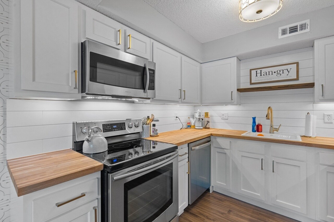 Building Photo - 5841 Brentwood Trce