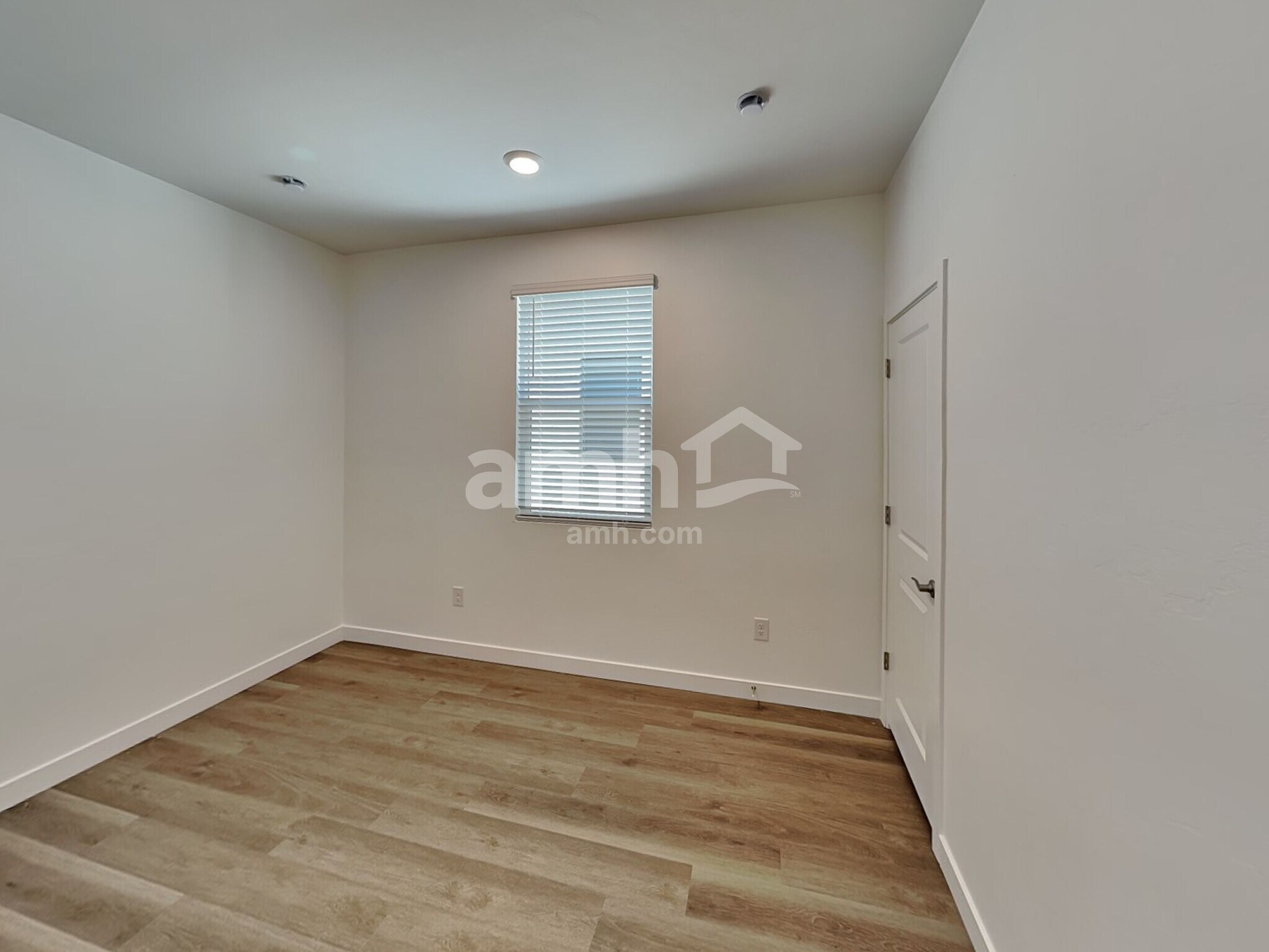 Building Photo - 9561 E Harkes Dr