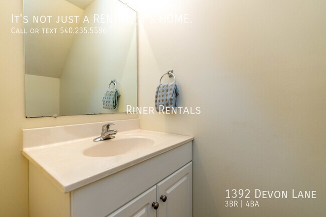 Building Photo - 1392 Devon Ln