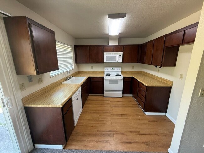 Building Photo - 2766 Applewood Dr