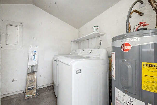 Building Photo - Remodeled 2 bedroom 2 bathroom