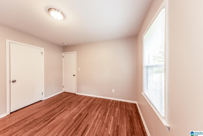 Building Photo - 112 26th Ave NW